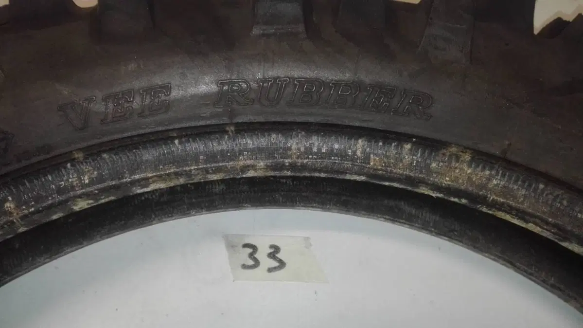 Pneumatico WEE RUBBER 100.100 x 18 (2)
