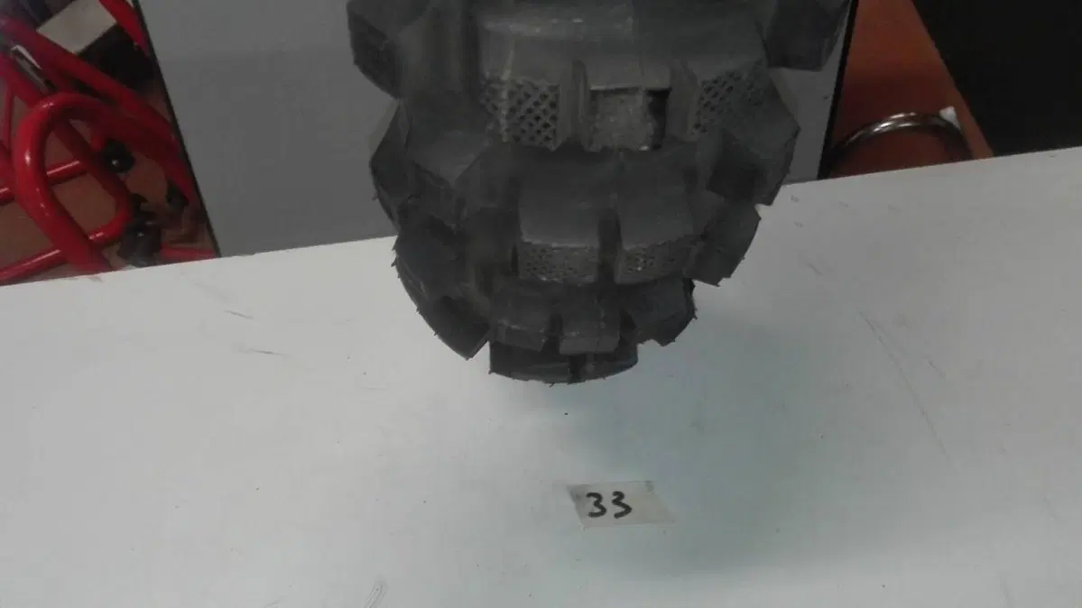 Pneumatico WEE RUBBER 100.100 x 18 (4)