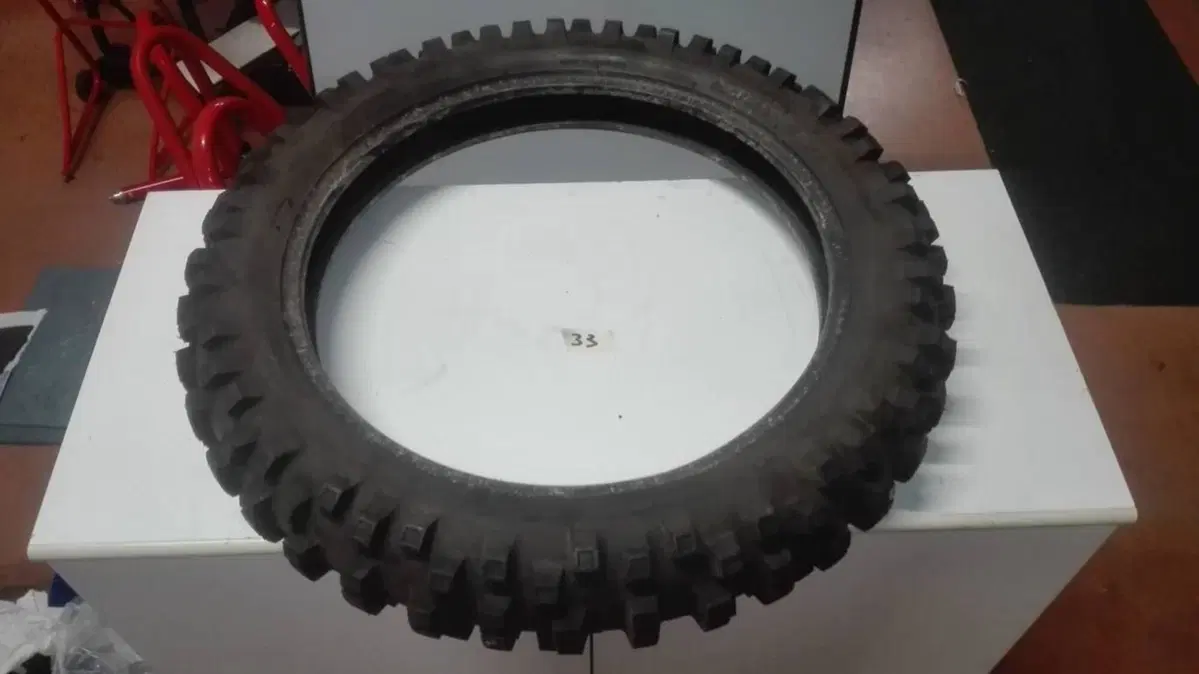 Pneumatico WEE RUBBER 100.100 x 18 (5)
