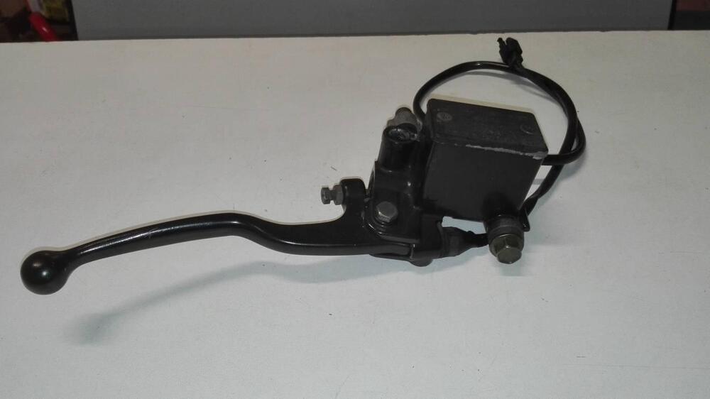 Pompa freno anteriore Yamaha Majesty 250 (2)