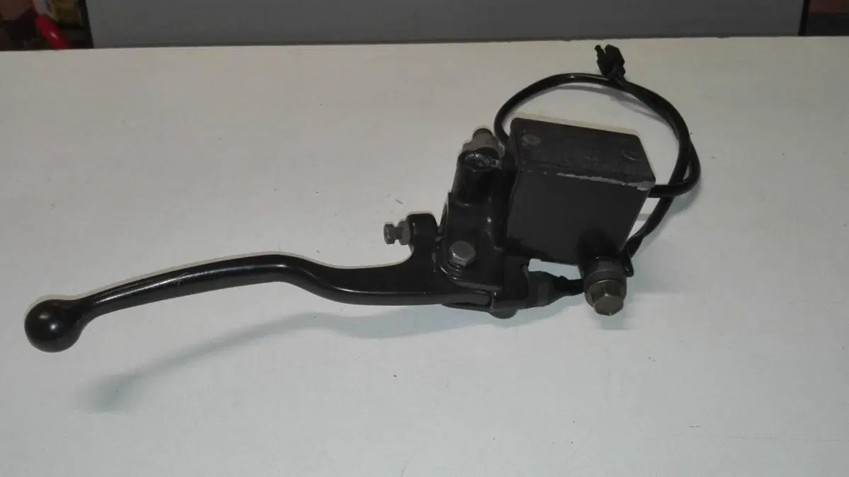 Pompa freno anteriore Yamaha Majesty 250 (2)