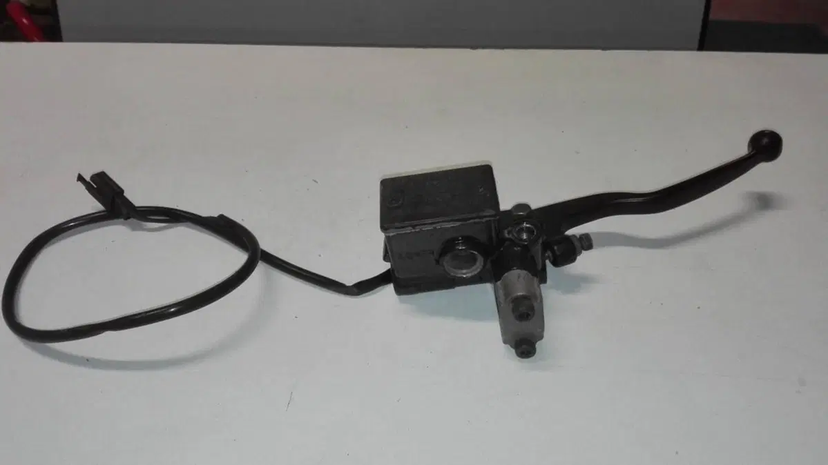 Pompa freno anteriore Yamaha Majesty 250 (3)