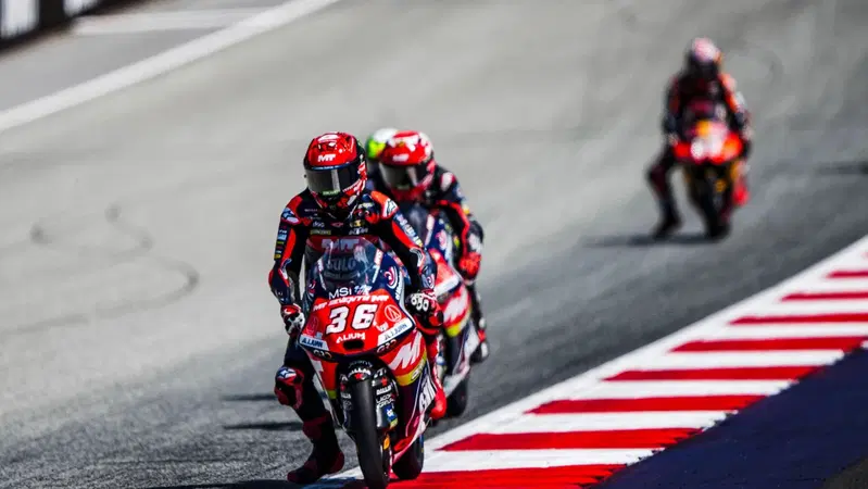 MotoGP 2025. GP di Austria. Moto3: vittoria di Angel Piqueras! Polemica per il sorpasso di David Munoz su Maximo Quiles