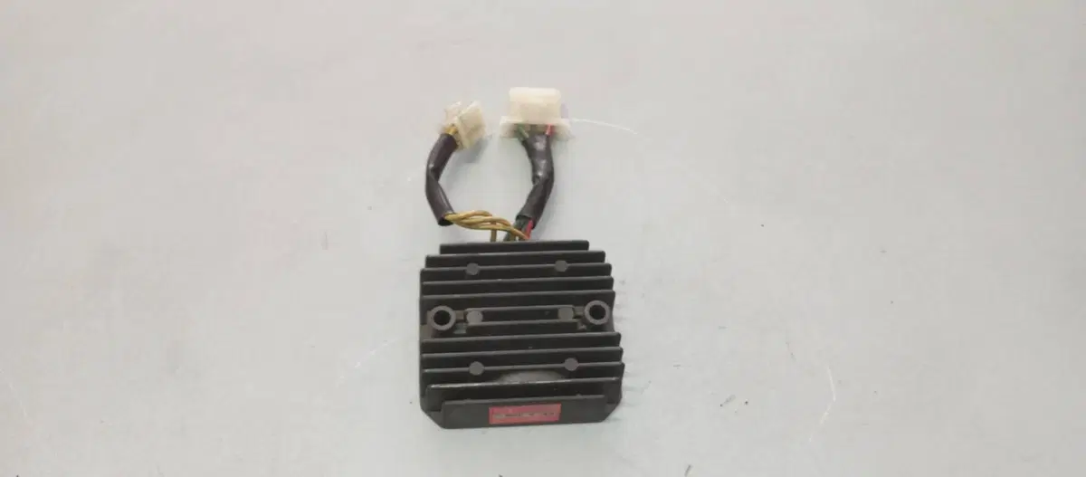 REGOLATORE DI TENSIONE HONDA VF750C RC07 (2)