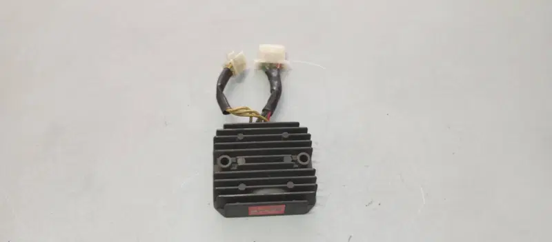 REGOLATORE DI TENSIONE HONDA VF750C RC07 (2)