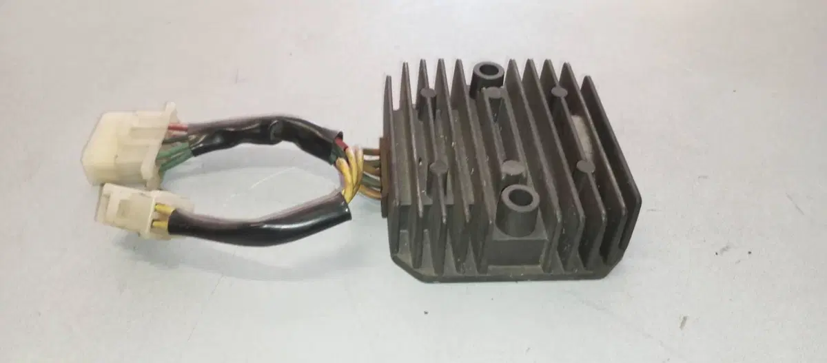 REGOLATORE DI TENSIONE HONDA VF750C RC07 (5)