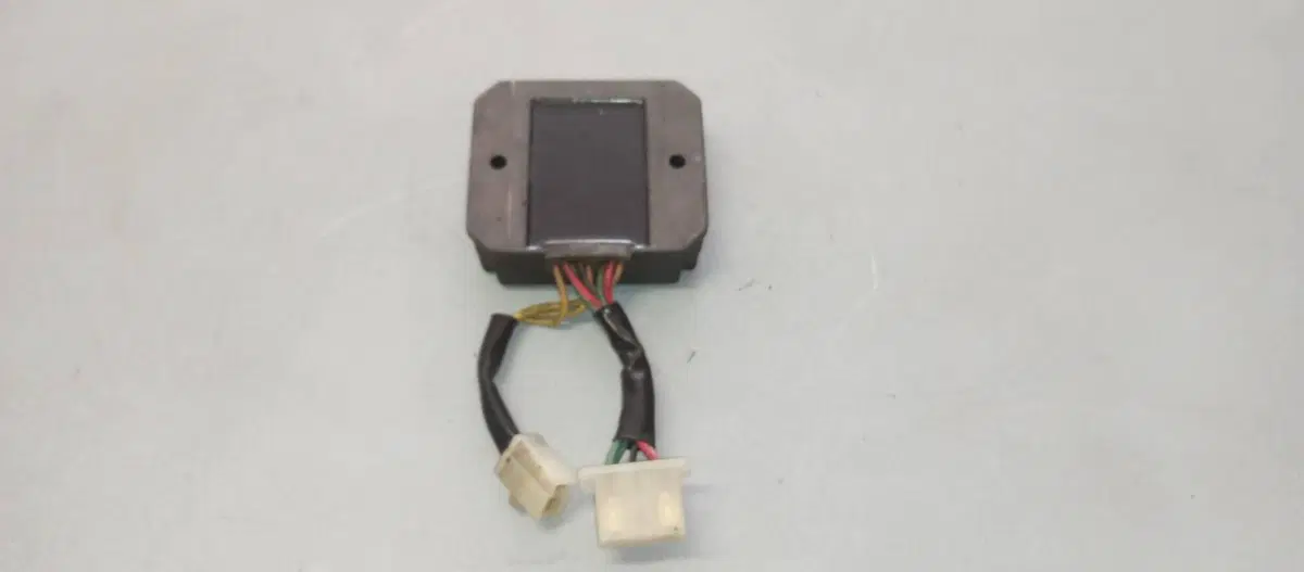 REGOLATORE DI TENSIONE HONDA VF750C RC07 (6)