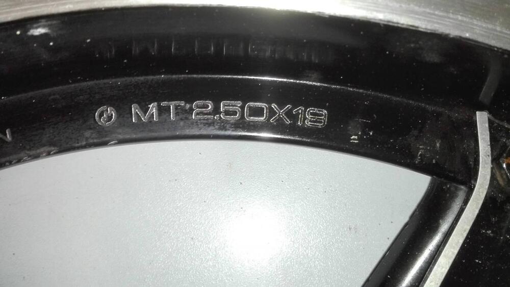 RUOTA ANTERIORE HONDA CBX 1000 (5)