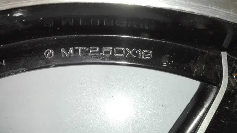 RUOTA ANTERIORE HONDA CBX 1000 (5)