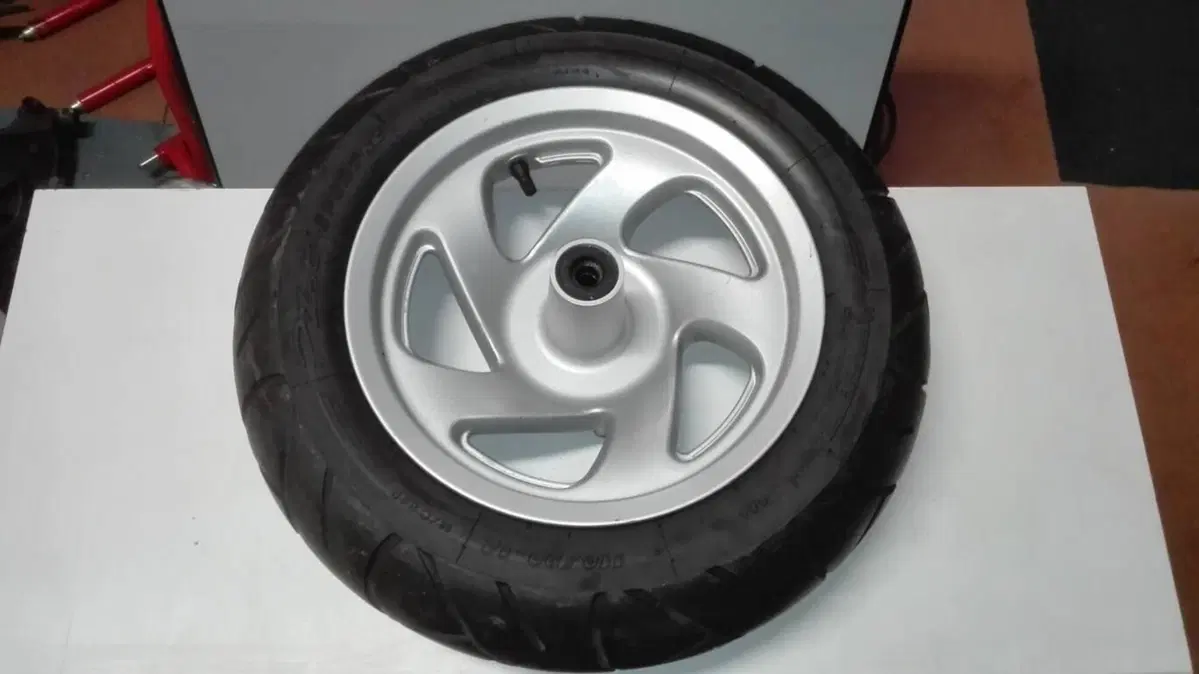 Ruota anteriore Yamaha Majesty 250 (2)