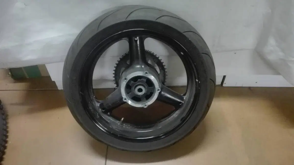 Ruota posteriore Suzuki Bandit 650 (2)