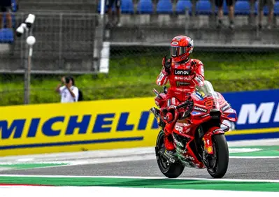 MotoGP 2025. GP di Austria. Gara: Marc Marquez conquista anche l'Austria! Sul podio Fermin Aldeguer e Marco Bezzecchi [RISULTATI]