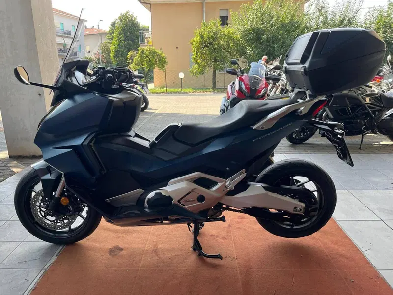 Honda Forza 750 DCT Urban (2021 - 24) (2)