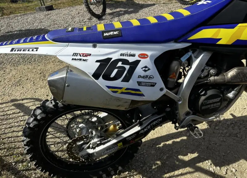 E lo ha fatto con lo scarico di serie! Umilt&agrave;? Mah. Al momento solo HGS ha sviluppato qualcosa di aftermarket... magari &egrave; in attesa dell'Akrapovic
