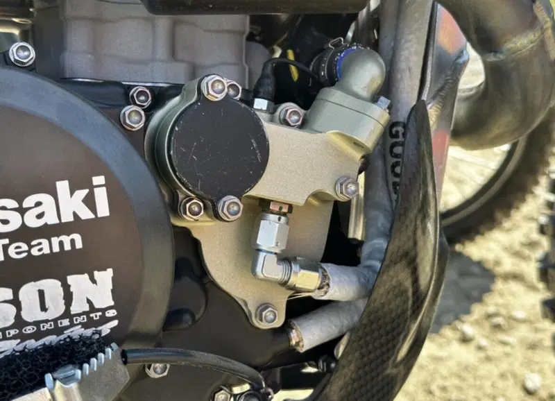 Cosa da motori ufficiali. Radiatore dell'olio in 3,2,1...