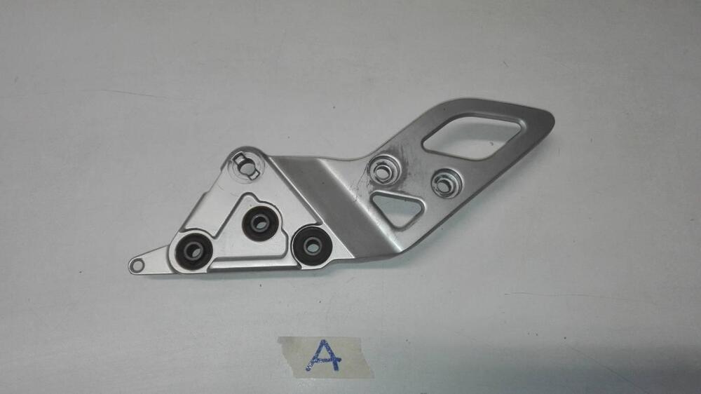 Supporto pedana destra Suzuki Bandit