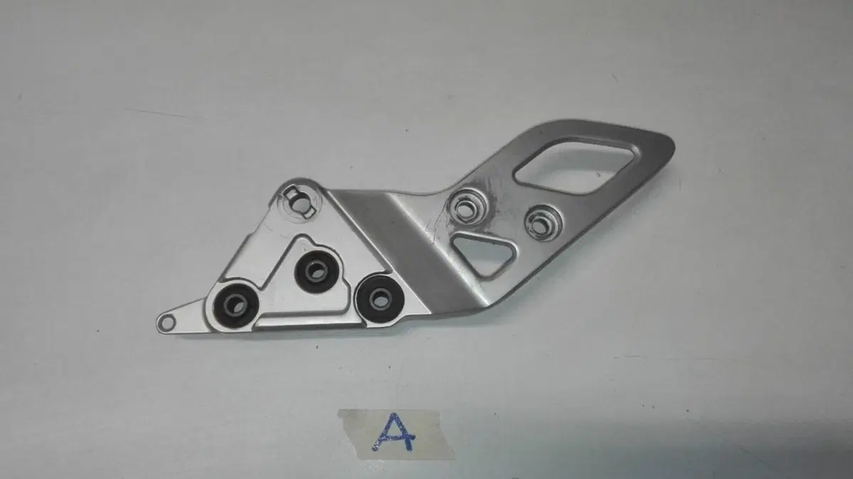 Supporto pedana destra Suzuki Bandit