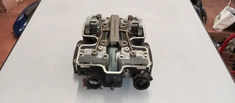 TESTA ANTERIORE HONDA VF750C RC07 (2)