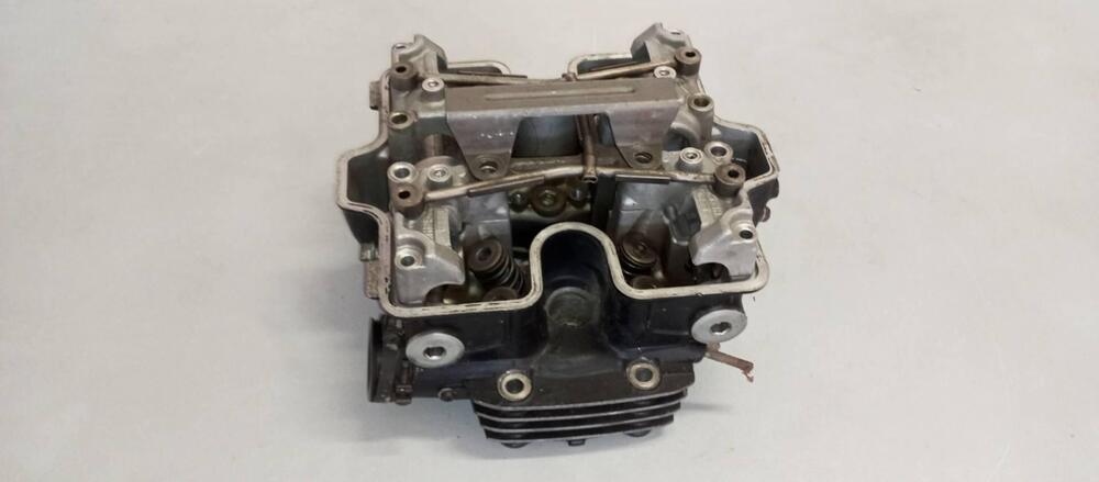 TESTA ANTERIORE HONDA VF750C RC07 (3)