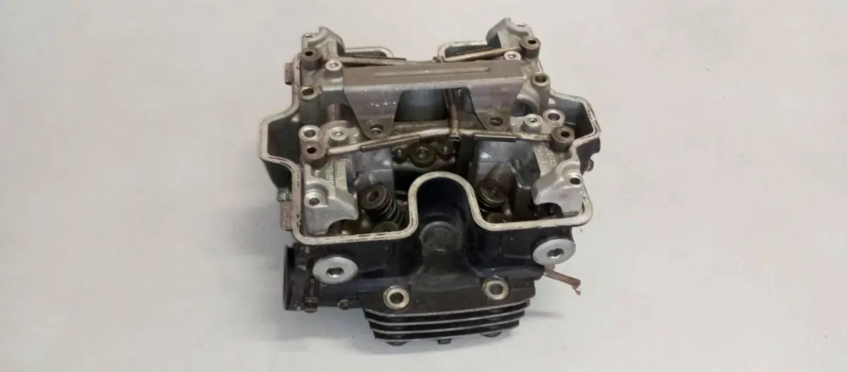 TESTA ANTERIORE HONDA VF750C RC07 (3)