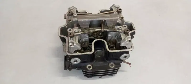 TESTA ANTERIORE HONDA VF750C RC07 (3)
