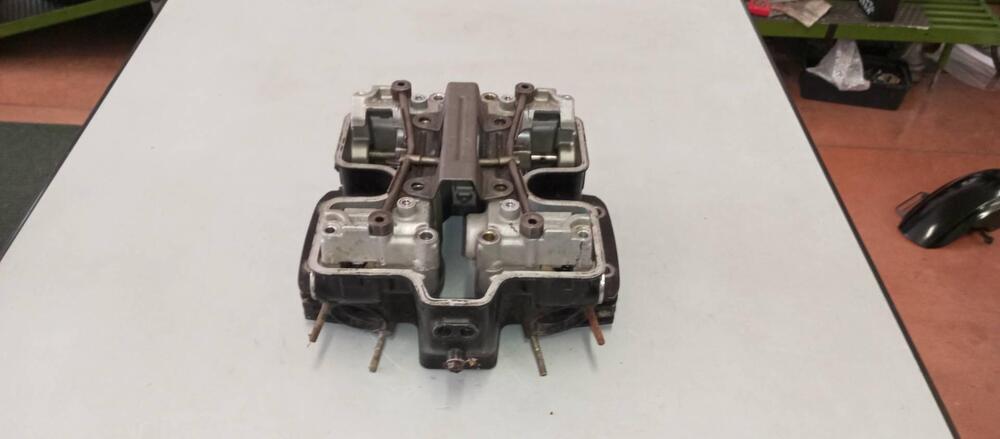 TESTA ANTERIORE HONDA VF750C RC07 (4)