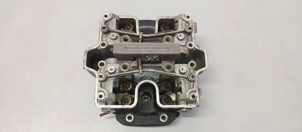 TESTA ANTERIORE HONDA VF750C RC07 (5)