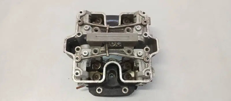 TESTA ANTERIORE HONDA VF750C RC07 (5)