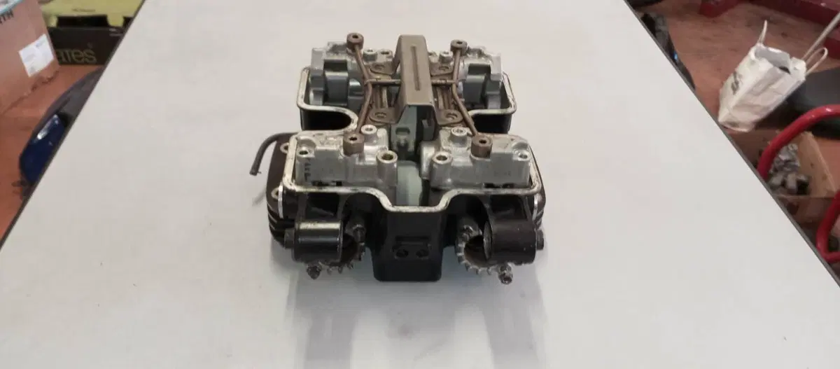 TESTA POSTERIORE HONDA VF750C RC07 (2)