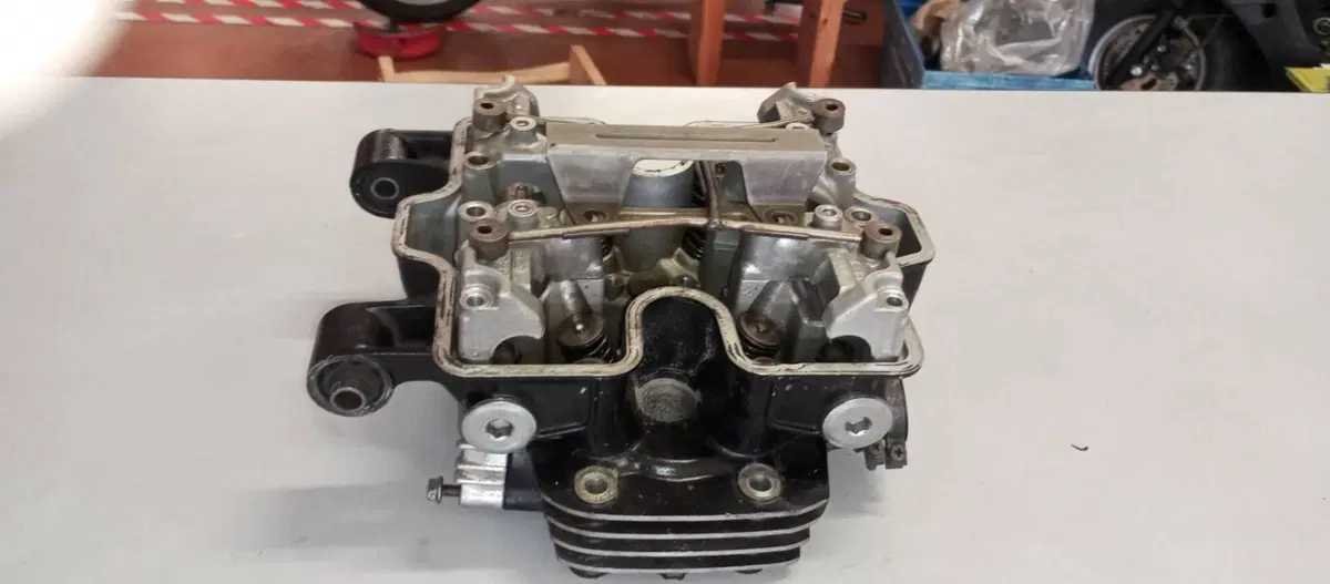 TESTA POSTERIORE HONDA VF750C RC07 (3)