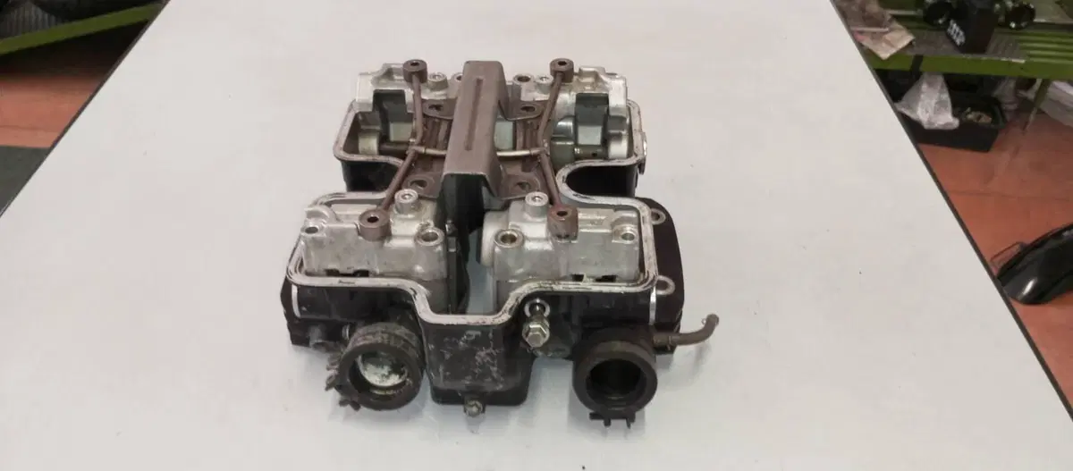 TESTA POSTERIORE HONDA VF750C RC07 (4)