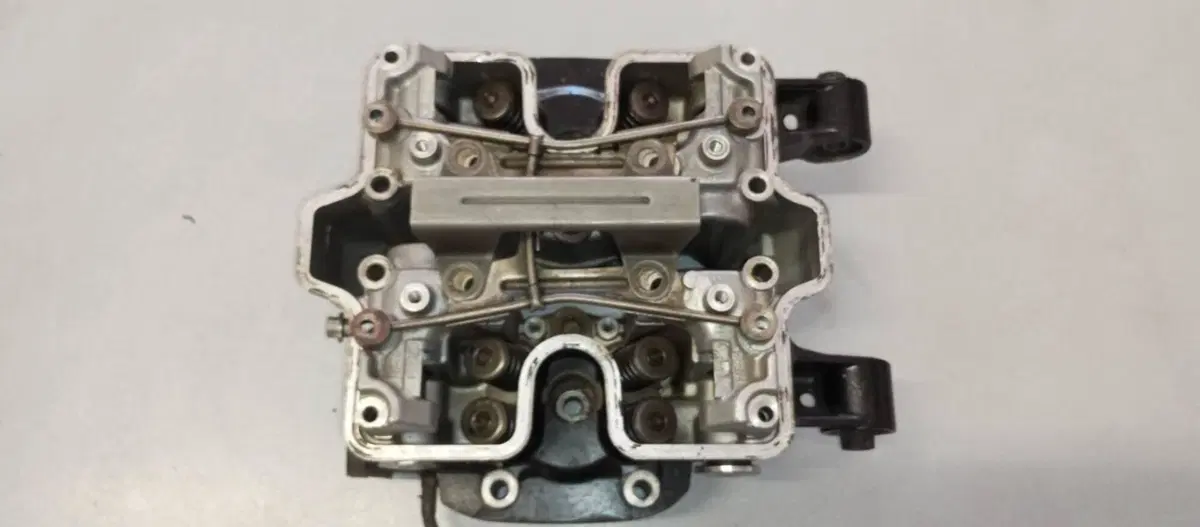 TESTA POSTERIORE HONDA VF750C RC07 (5)