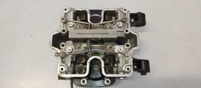 TESTA POSTERIORE HONDA VF750C RC07 (5)