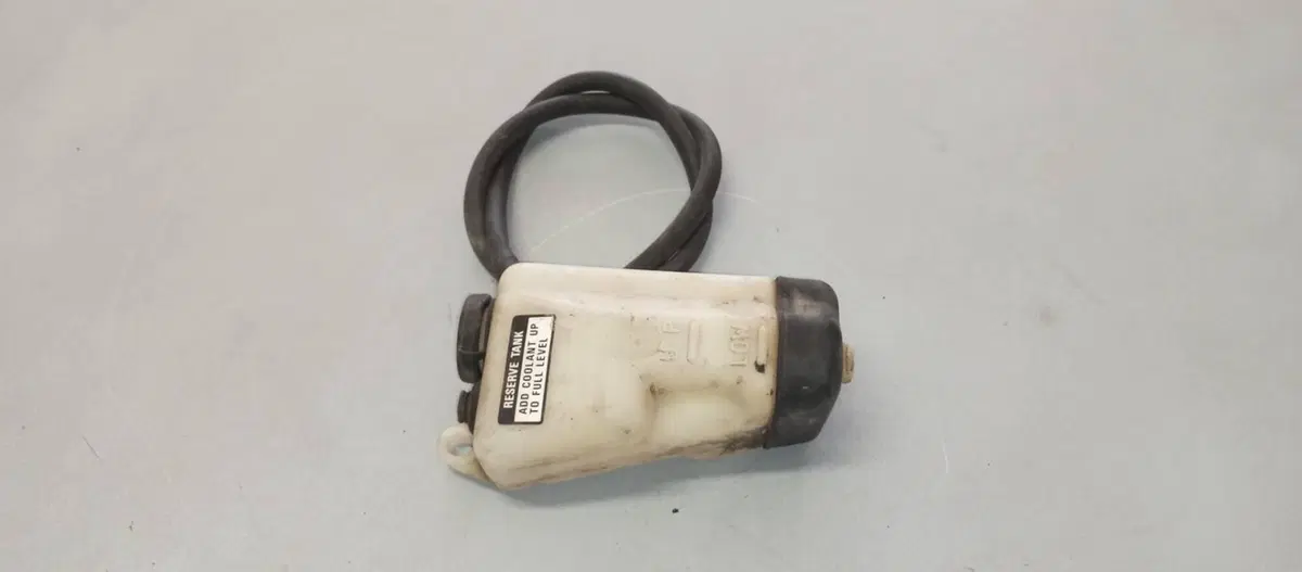 VASO ESPANSIONE RADIATORE HONDA VF750C RC07 (2)