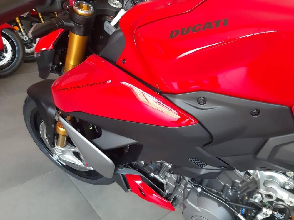 Ducati Streetfighter V2 S (2025) (4)
