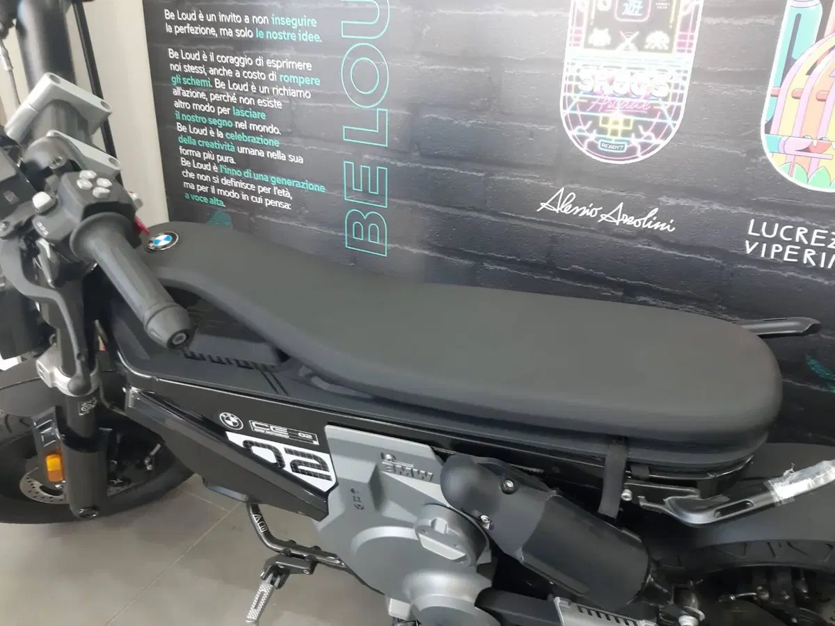 Bmw CE 02 (2024 - 26) (4)