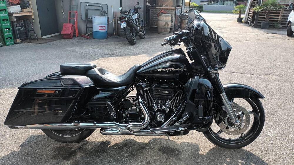 Harley-Davidson 114 Street Glide (2017) (3)