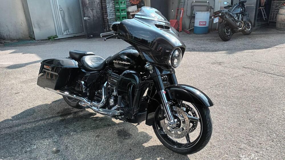 Harley-Davidson 114 Street Glide (2017) (4)