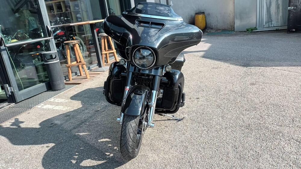 Harley-Davidson 114 Street Glide (2017) (5)