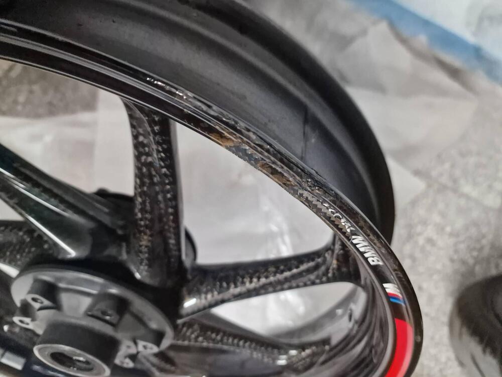 Cerchio Ant in carbonio Bmw M 1000 R (3)