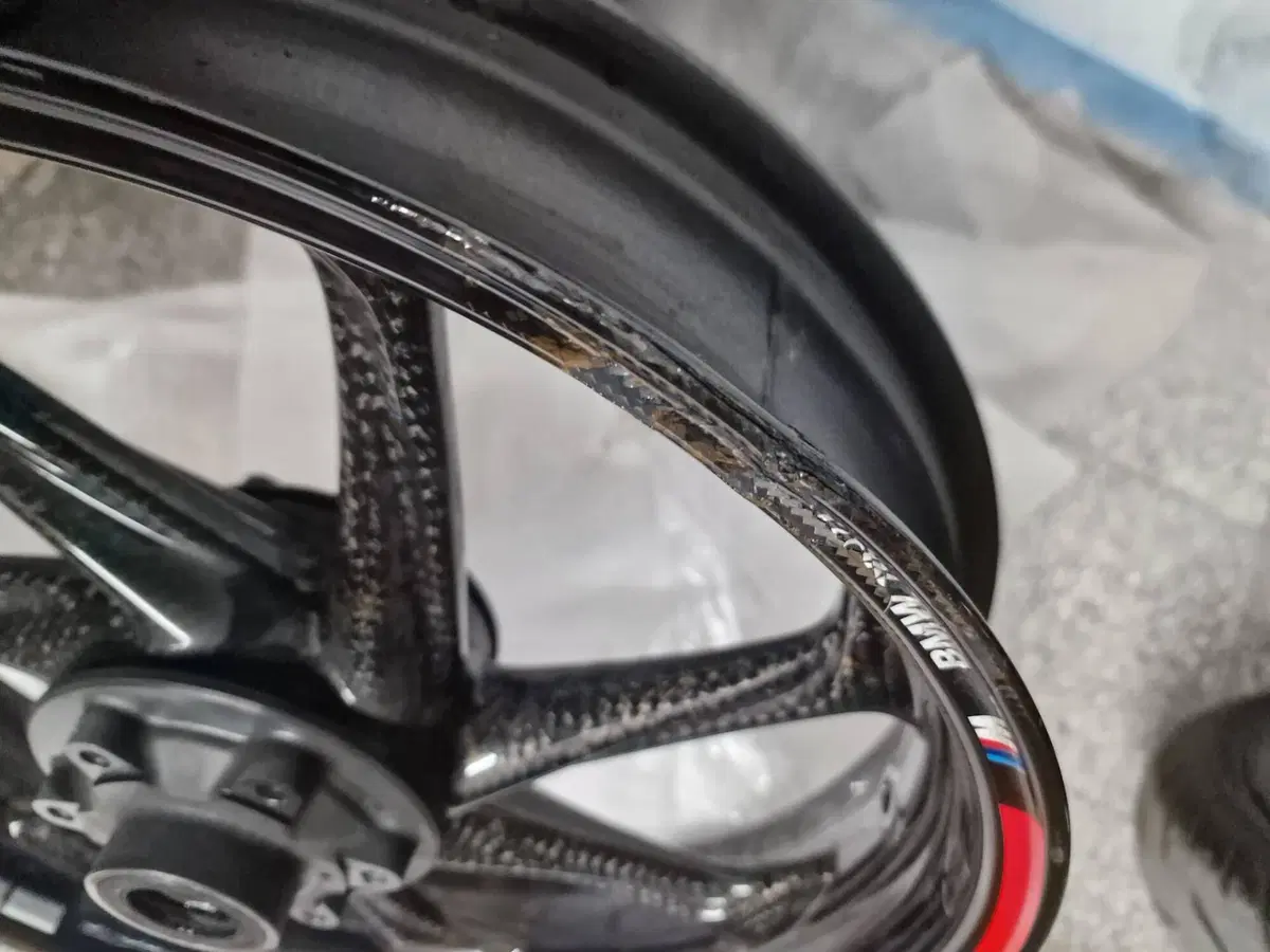 Cerchio Ant in carbonio Bmw M 1000 R (3)