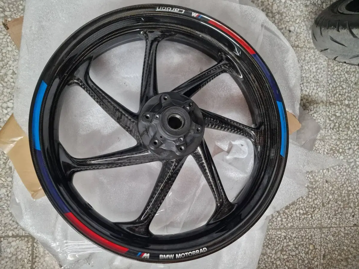 Cerchio Ant in carbonio Bmw M 1000 R (4)
