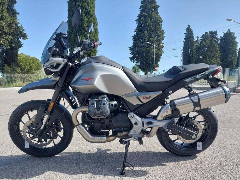 Moto Guzzi V85 Strada (2024 - 25) (5)