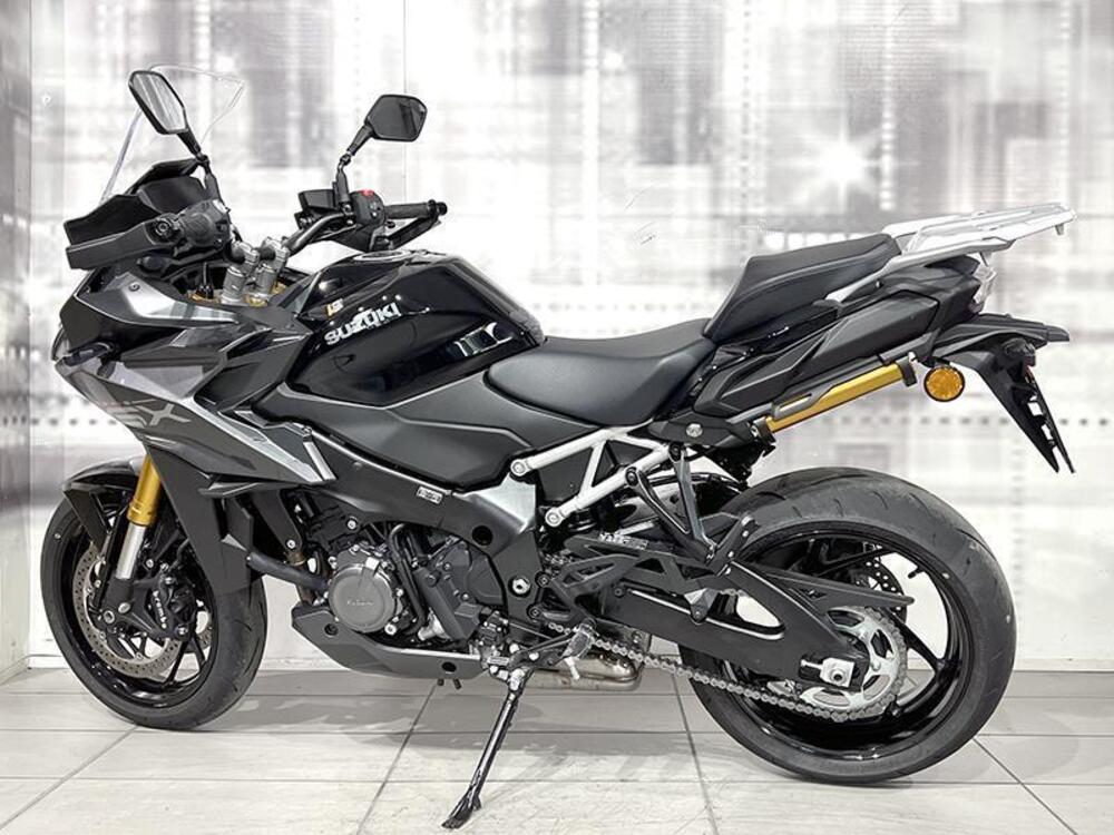 Suzuki GSX-S1000 (2021 - 25) (2)