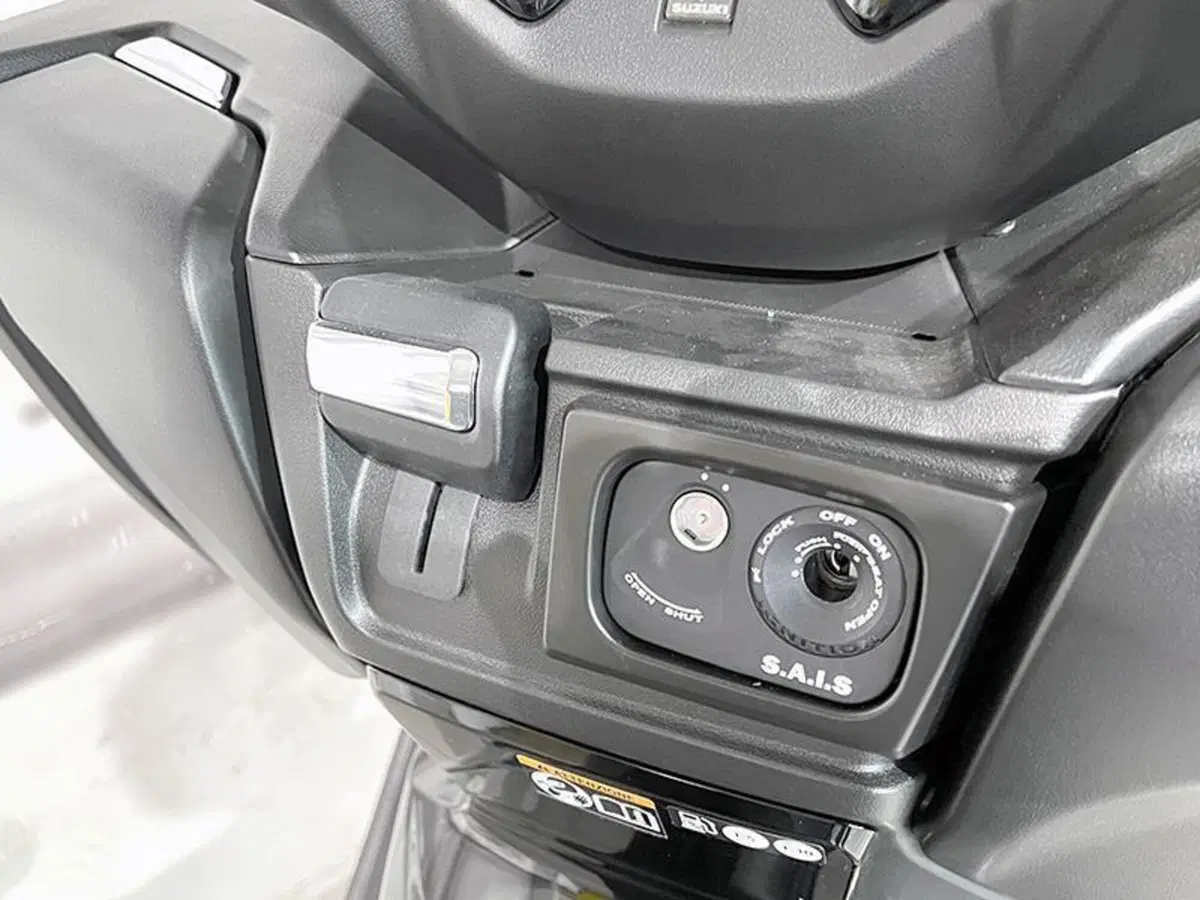 Suzuki Burgman 400 (2022 - 24) (5)