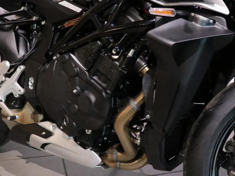MV Agusta Brutale 1000 RS (2022 - 26) (3)