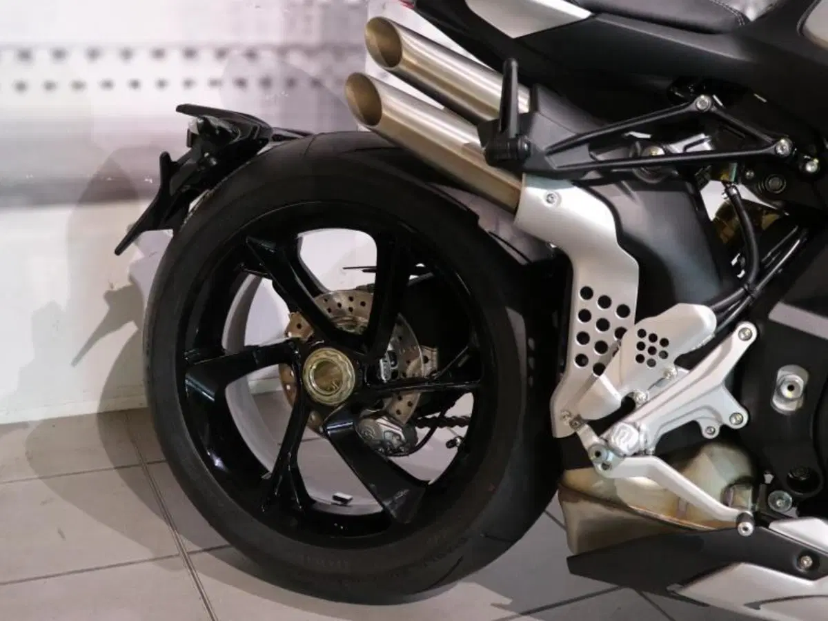 MV Agusta Brutale 1000 RS (2022 - 26) (4)