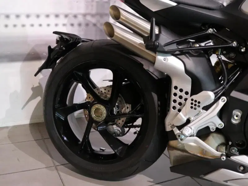 MV Agusta Brutale 1000 RS (2022 - 26) (4)