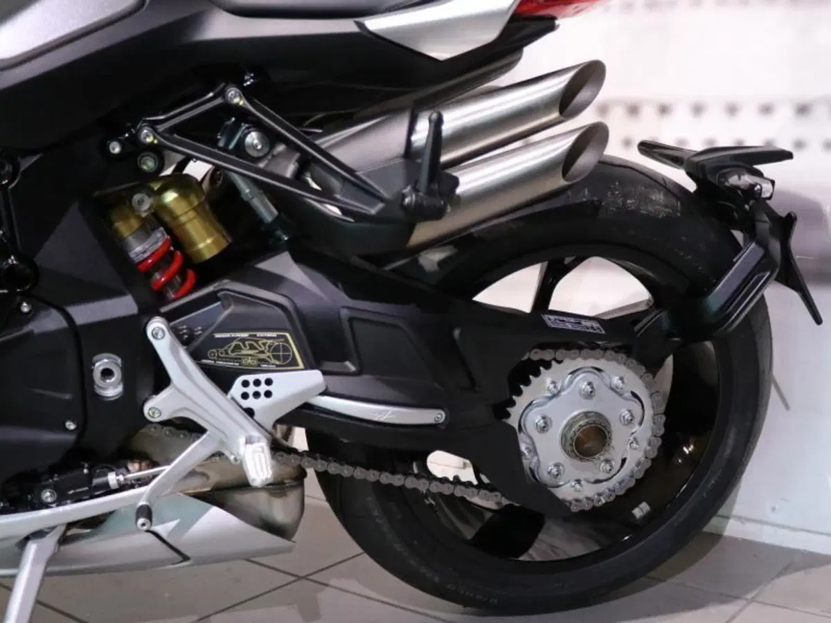 MV Agusta Brutale 1000 RS (2022 - 26) (5)
