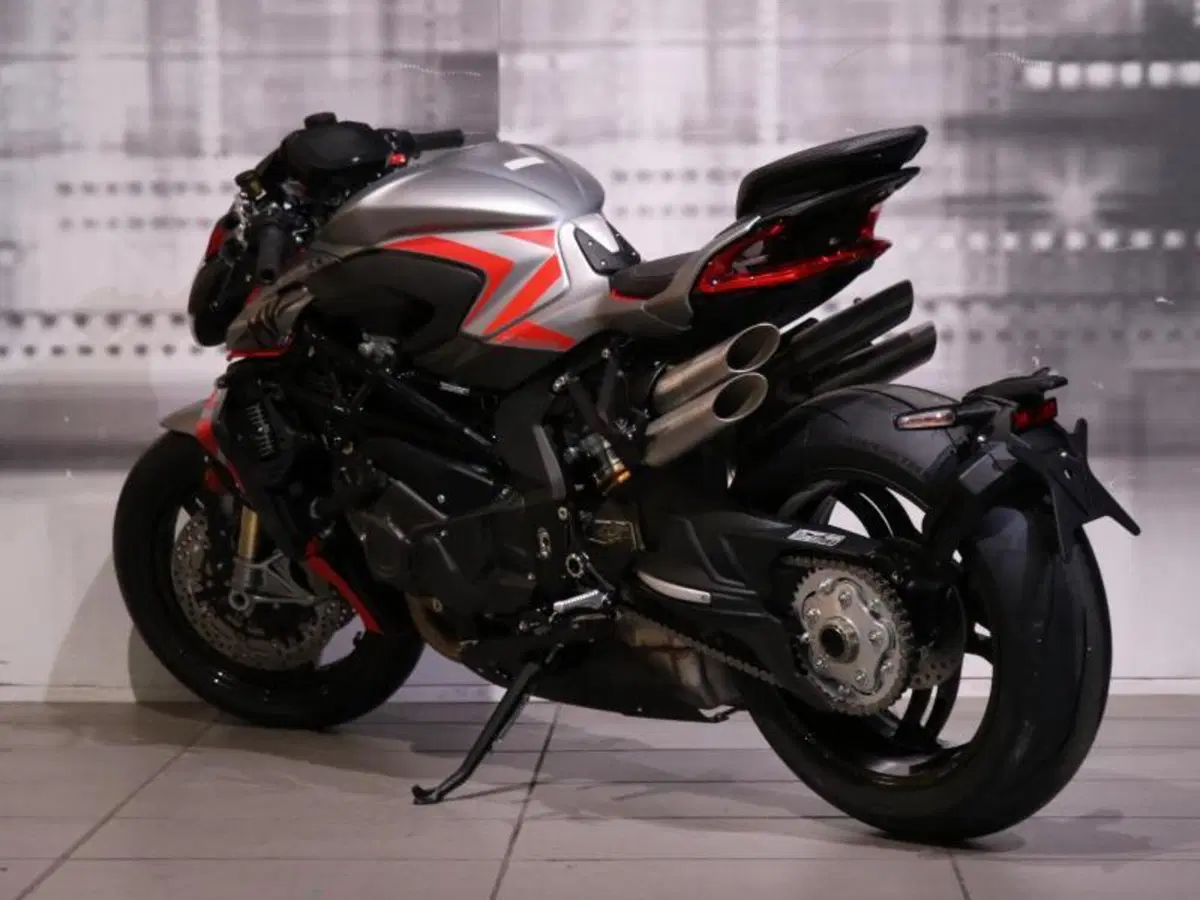 MV Agusta Brutale 1000 RR (2021 - 25) (2)